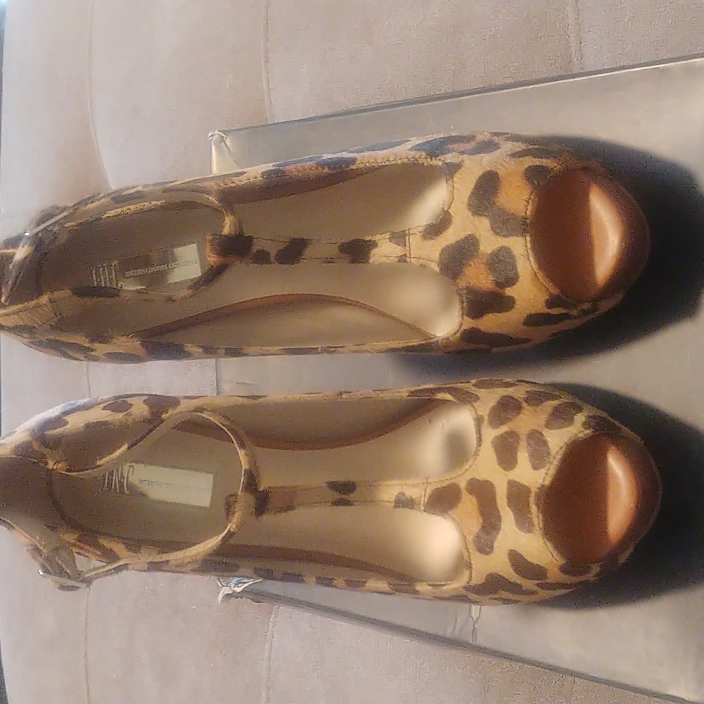 COPY - Leopard 5' Cow skin sexy pumps, peek a boo toe. Gorgeous 💋